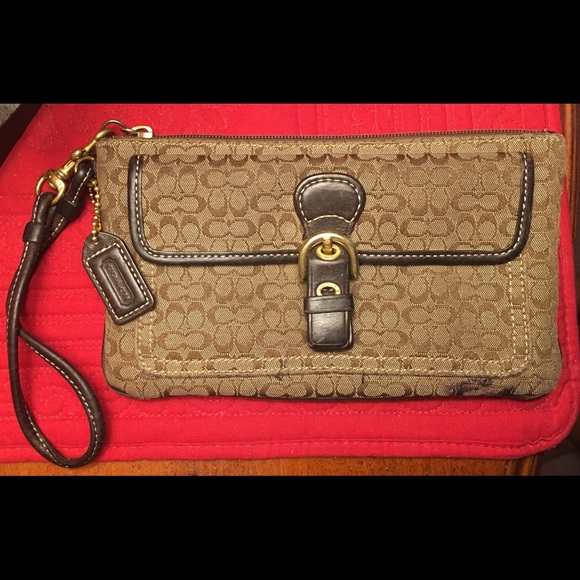 OFFERS???? Coach Wristlet  Signature Series - Picture 1 of 1